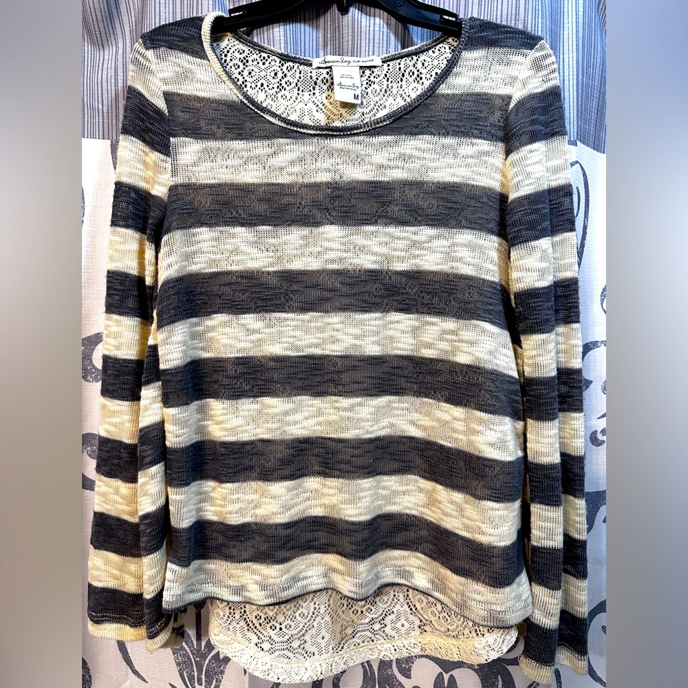EUC American Rag Women's Black and Cream Relaxed Long Sleeve Sweatshirt Size M